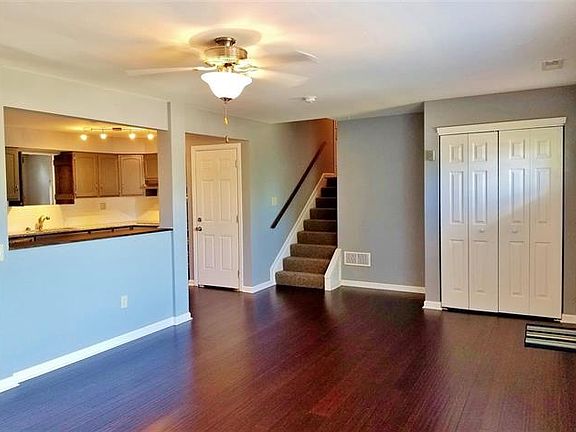 2nd image of 10243 Knob Hill Dr