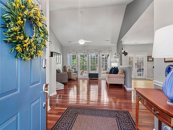 4th image of 2050 Country Manor Dr