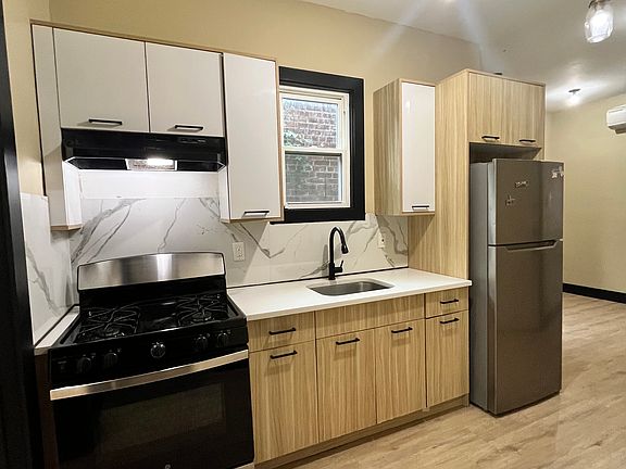 2nd image of 948 W Side Ave #1
