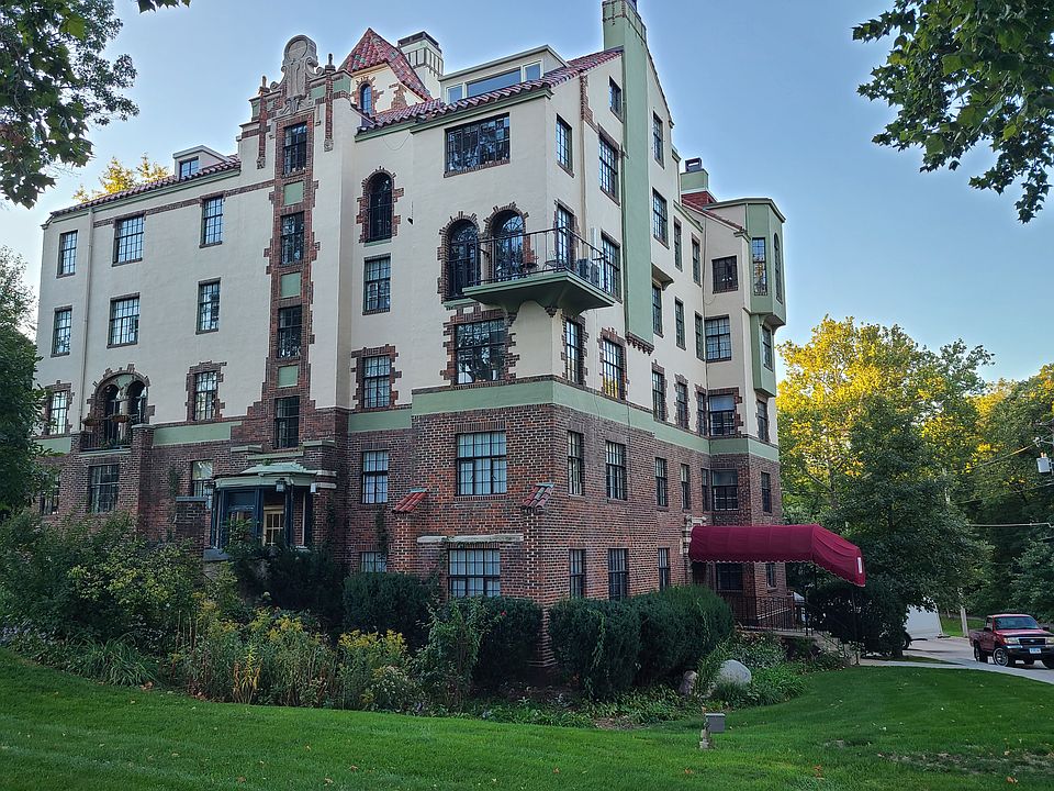1st image of 4024 Grand Ave #401