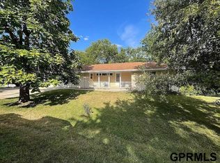 6317 Pine Ridge Rd, Elkhorn, NE 68022