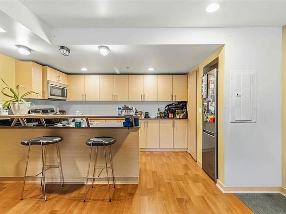 2nd image of 787 Tyee Rd #304