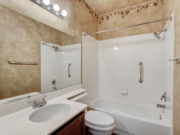 408 Silver Prairie Ct — Photo 30