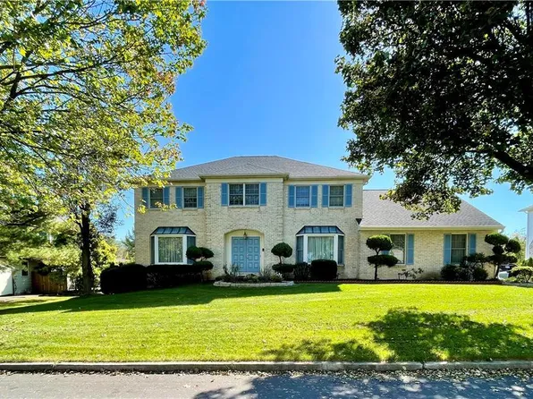 1761 Victoria Cir, Allentown, PA 18103