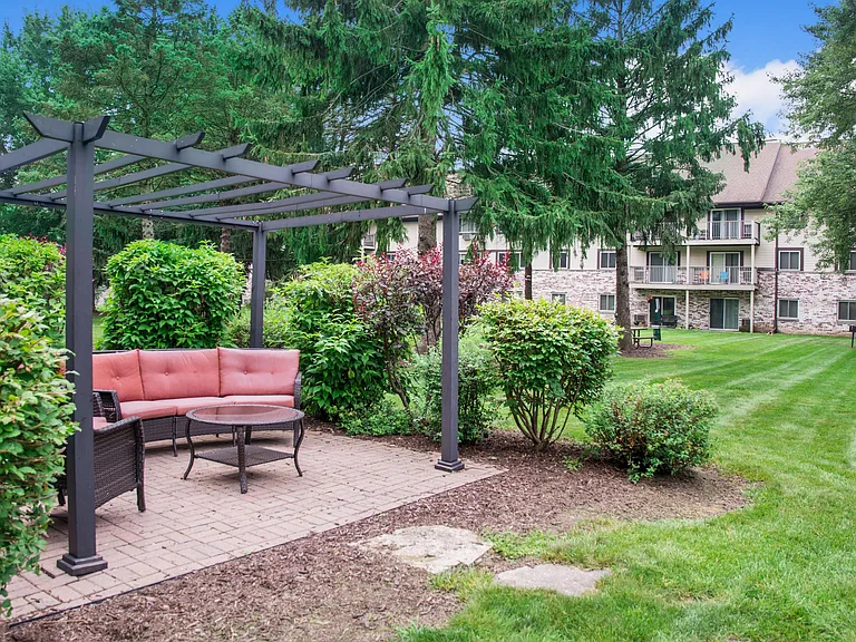 Valley View Scenic Community Courtyard