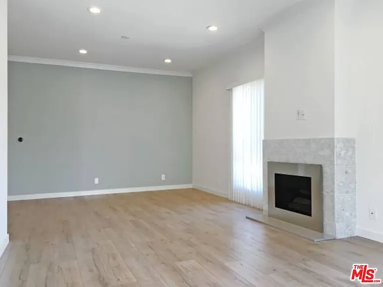 301 S Swall Dr #103 — Photo 5