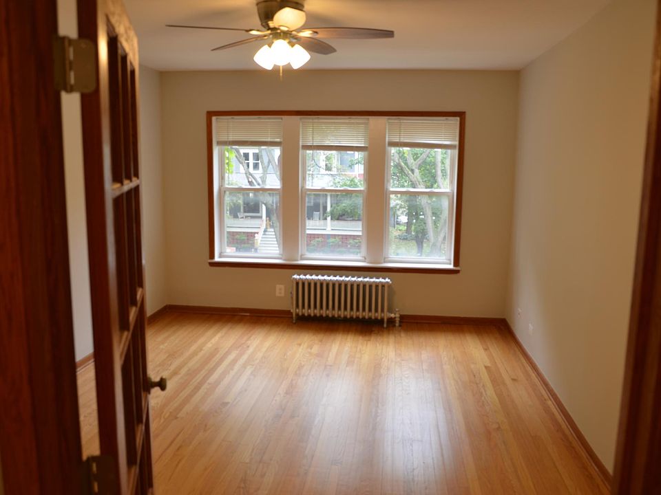 1st image of 1901 W Lunt Ave #2D