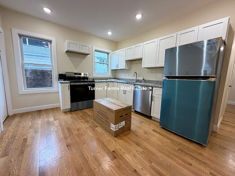 7 Lowell Cir #1R — Photo 15