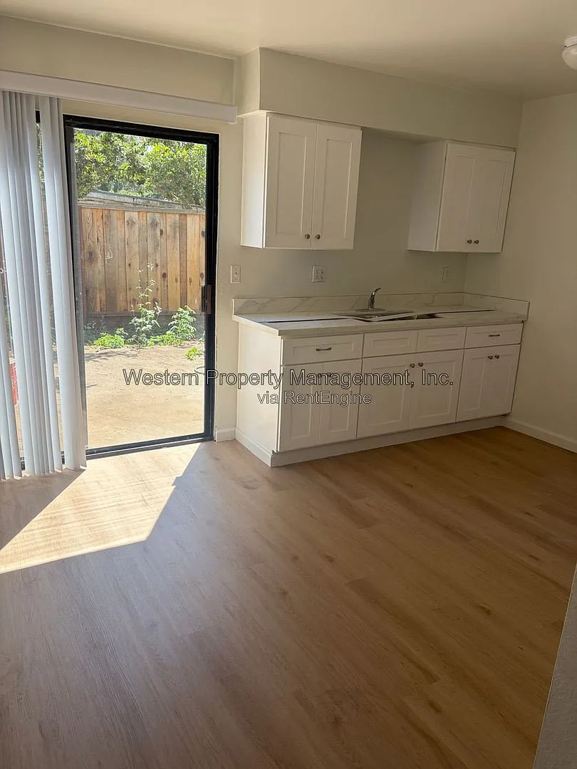 2 bed, 1.5 bath, 900 sqft, $2,895 — Photo 2