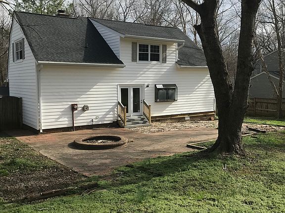 3rd image of 8113 Park Vista Cres