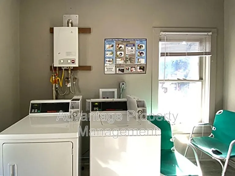 240 NW 9th St #4 — Photo 15