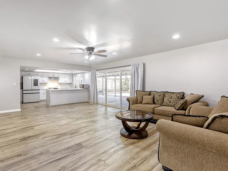 4932 W Mercer Ln — Photo 3