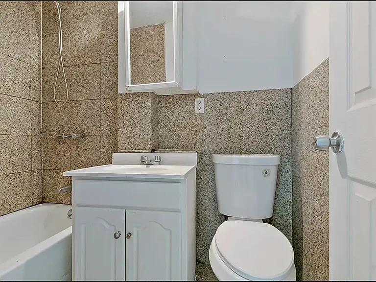 459 Keap St #GARDEN — Photo 2
