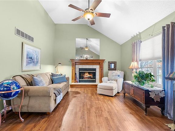 5th image of 1440 SW Mission Rd