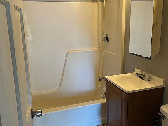 4th image of 1721 Smith St
