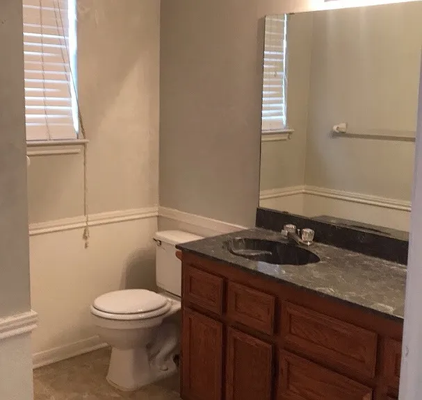 1102 Creek St — Photo 11