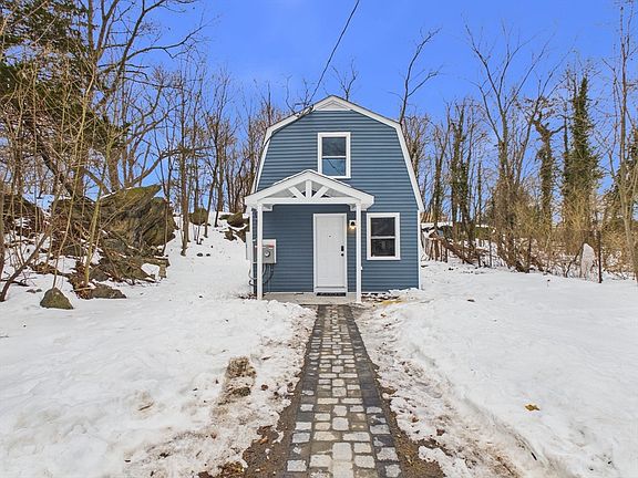 2nd image of 122 Truro St