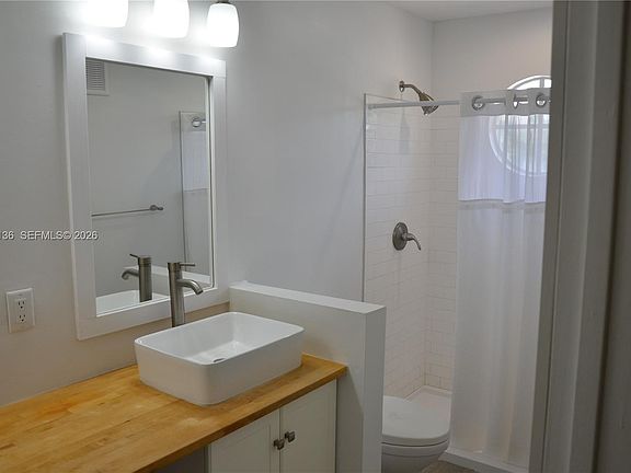 5th image of 351 SW 121st Ave