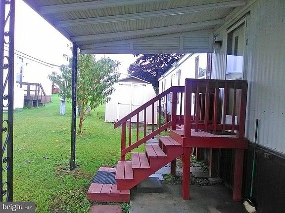 3rd image of 1165 Colony Dr