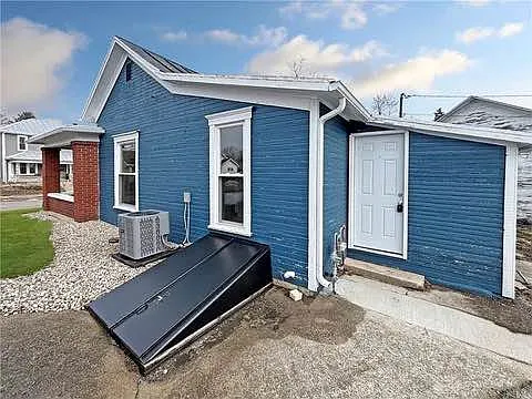 427 E 5th St — Photo 3