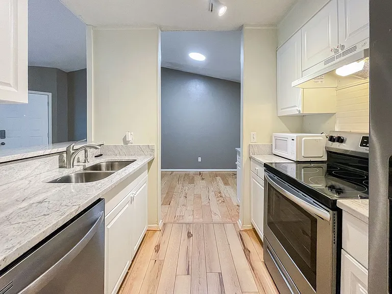601 E Burgess Rd #E4 — Photo 4