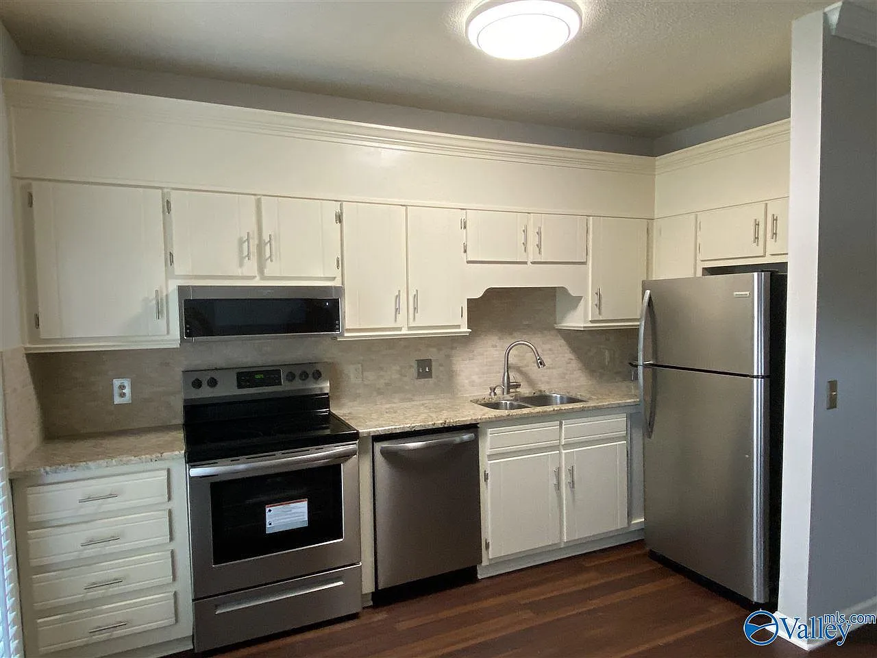 1 bed, 1.0 bath, 672 sqft, $1,095 — Photo 3