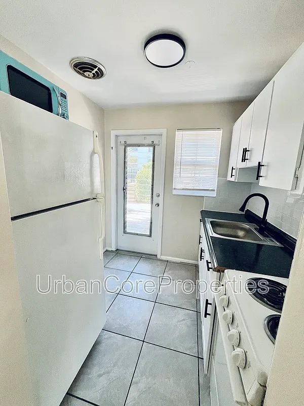 Studio, 1.0 bath, 440 sqft, $1,250 — Photo 4