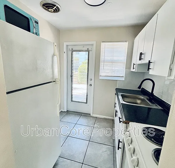 311 24th Ave N #D — Photo 4