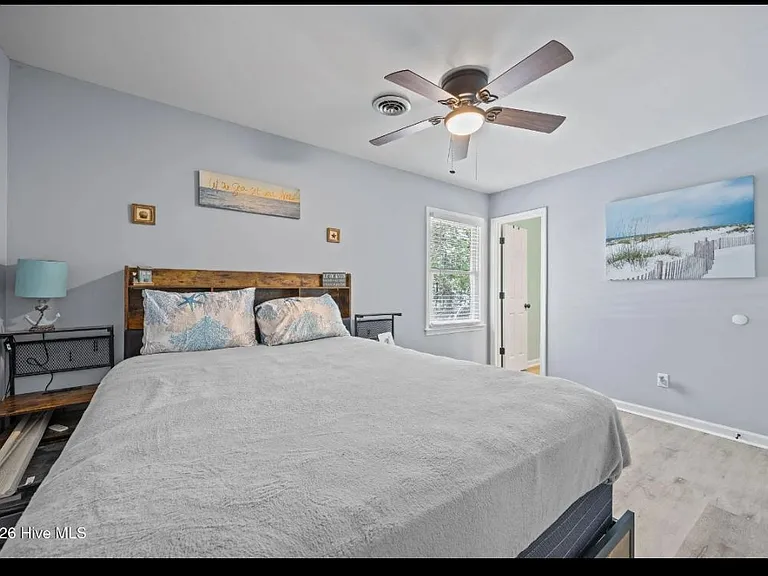 100 Leslie Ln — Photo 15