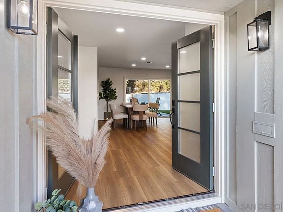 3rd image of 5858 Del Cerro Blvd