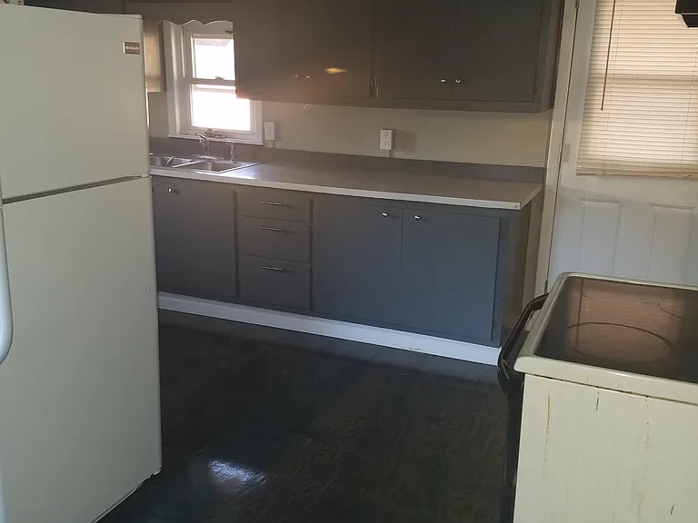 1115 S Main Ave — Photo 12