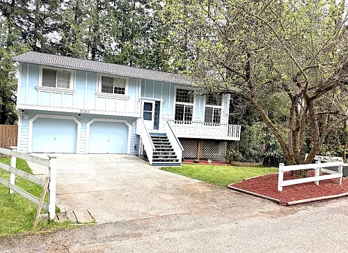 530 NW Carolyn Ln Photo 1