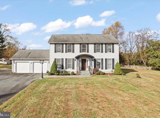 836 Utterback Store Rd, Great Falls, VA 22066