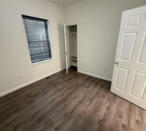 4th image of 102 Broad St