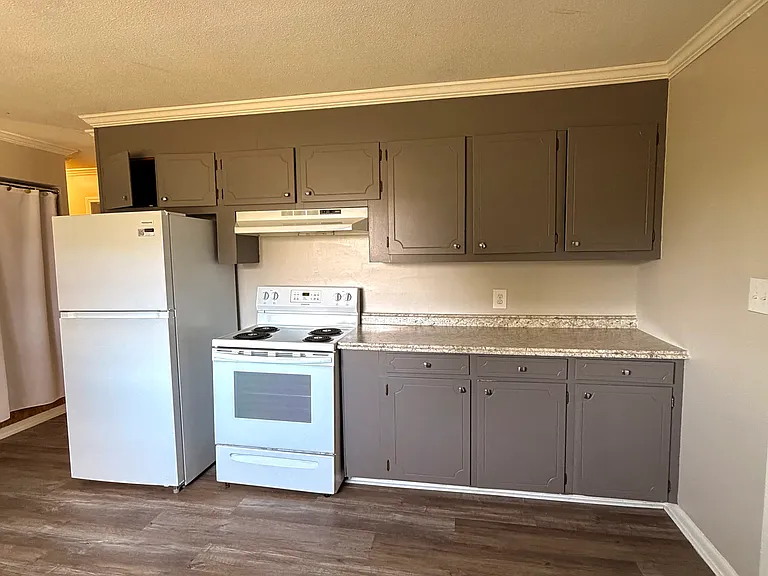 330 Allen Dr — Photo 8