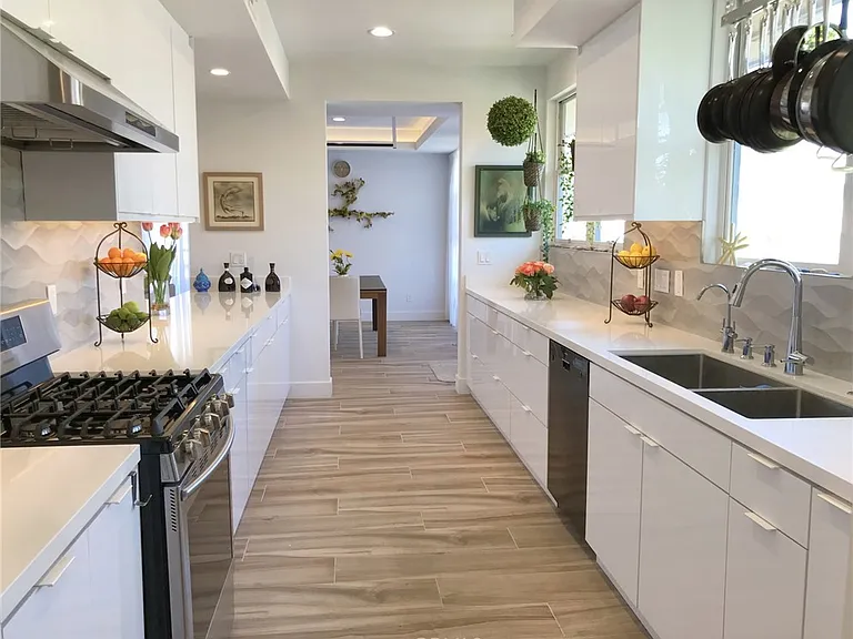 11700 Iowa Ave — Photo 11