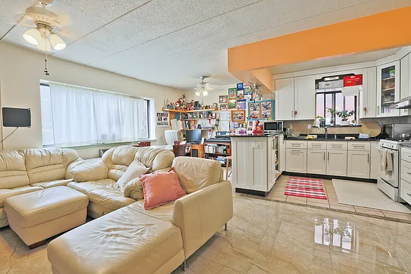 Sold by Winzone Realty Inc | media 2