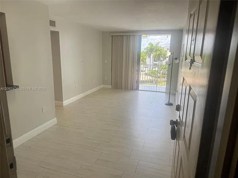 8075 NW 7th St #403 — Photo 15