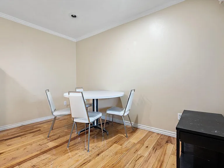 1541 N Riverside Ave #18 — Photo 6