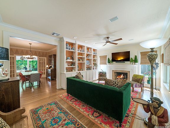 3rd image of 110 E WILDWOOD