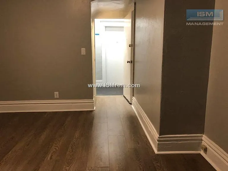 225 Taylor St — Photo 9