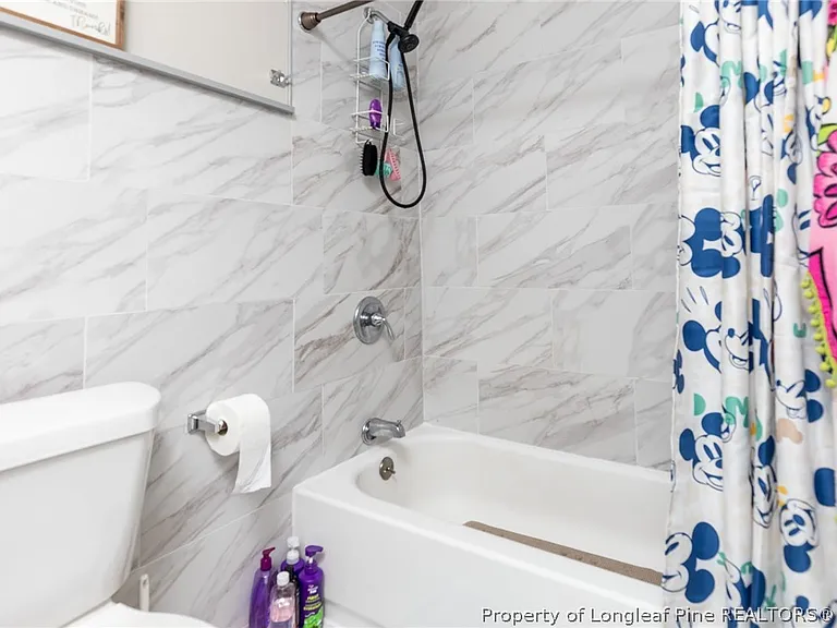 413 Langdon St — Photo 11