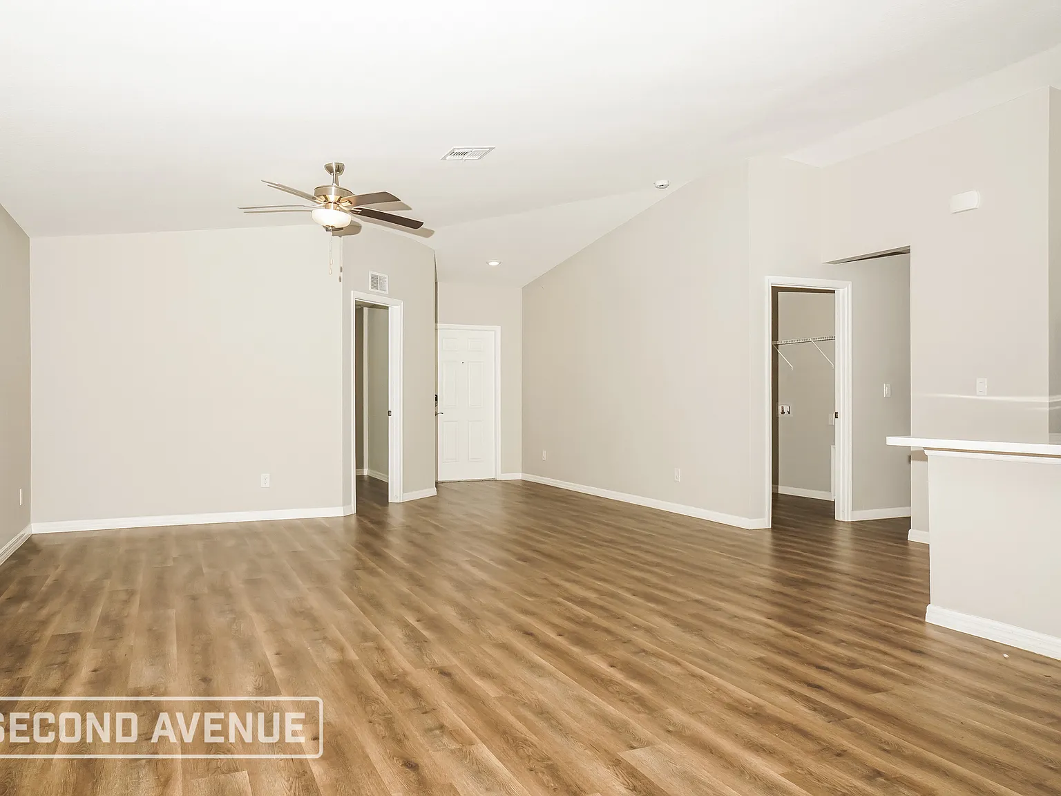4 bed, 2.0 bath, 1833 sqft, $1,925 — Photo 4