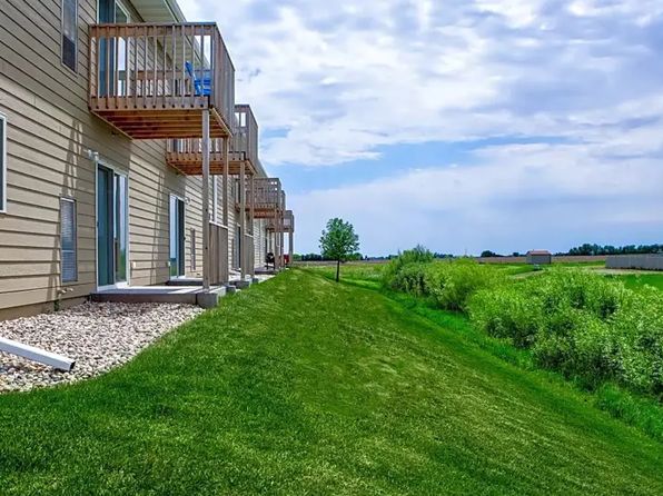 411 Honeysuckle Dr #210