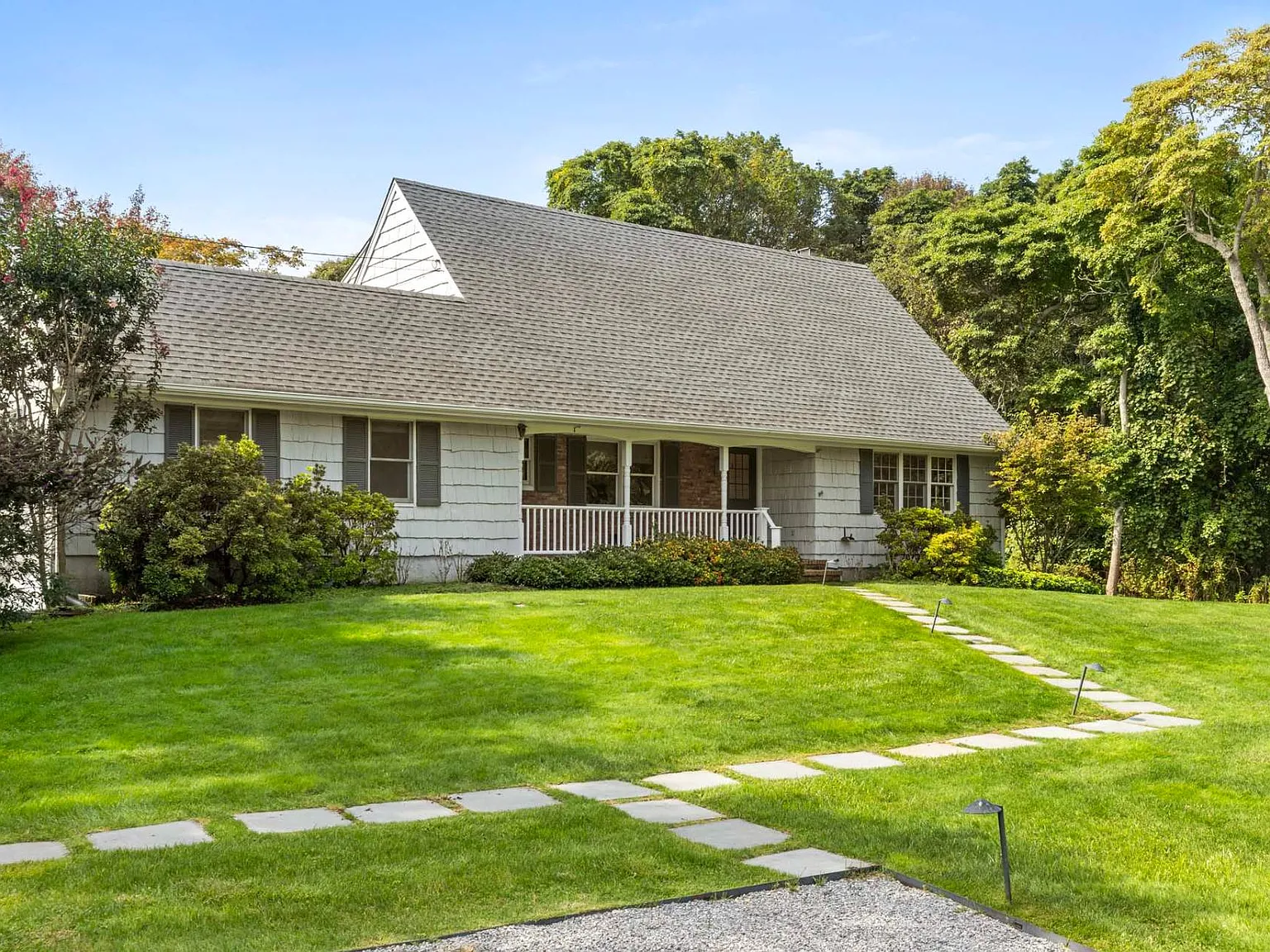 Hamptons Summer Retreat Minutes From Shinnecock Hills — Photo 2
