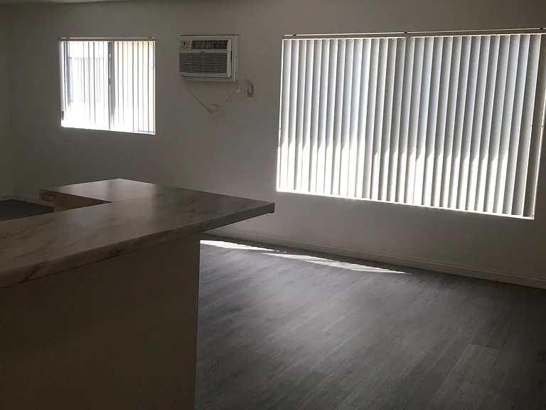 Tarzana Apartments — Photo 5
