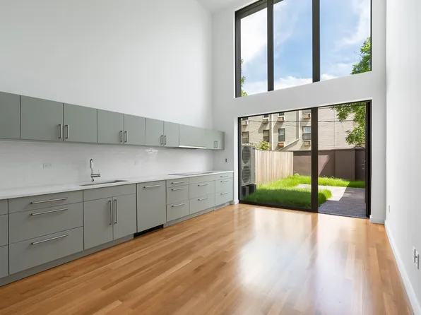 33 Carroll Street image 3 of 12