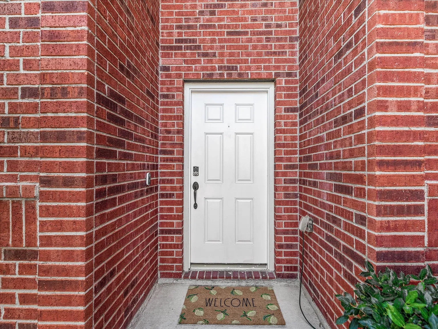 5 bed, 2374 sqft, $2,800 — Photo 3