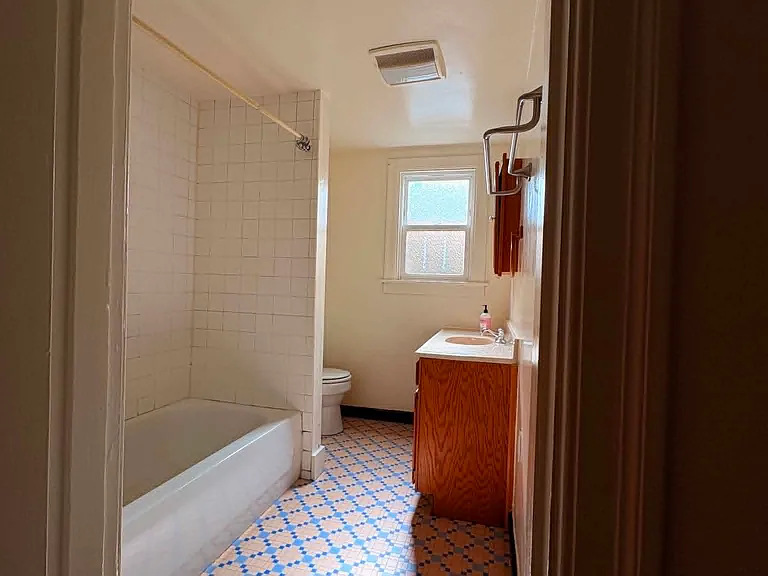 924 1st Ave — Photo 8