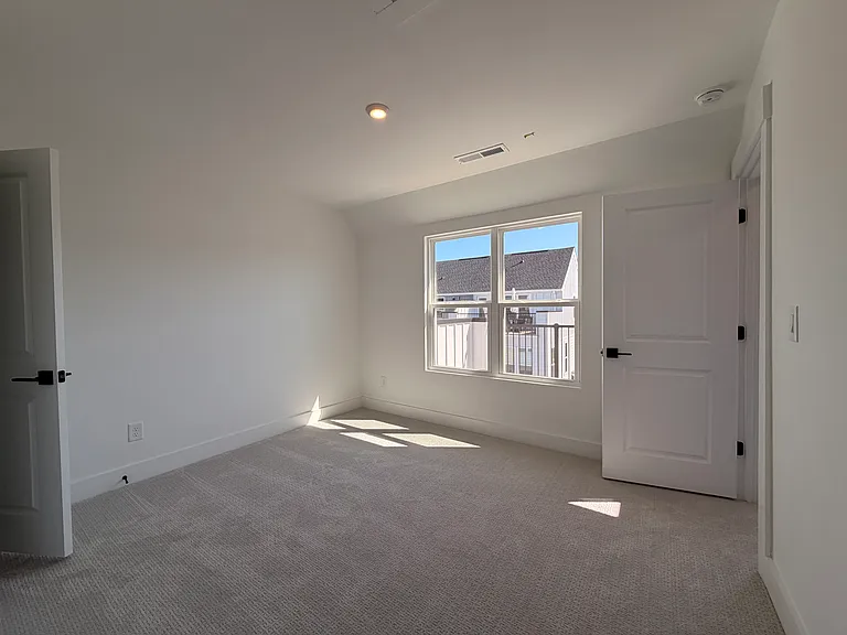 1344 Hamilton St — Photo 24